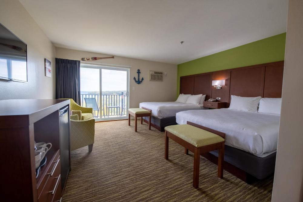 Queen Room with Two Queen Beds - Ocean View